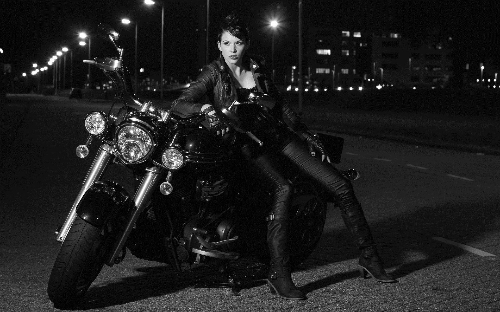 Photo Beautiful girls and motorcycles in Leeds