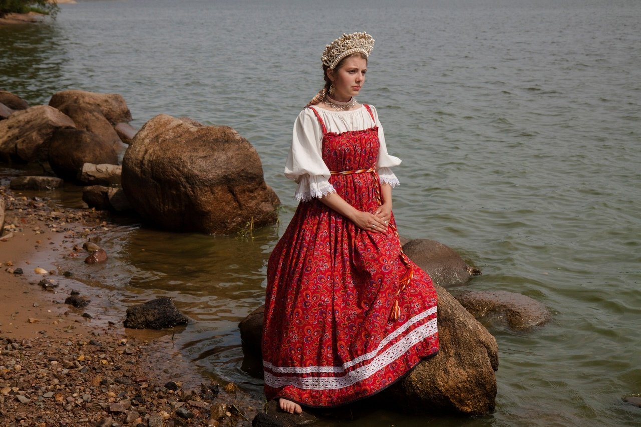 Women in Slavic costumes in Leeds
