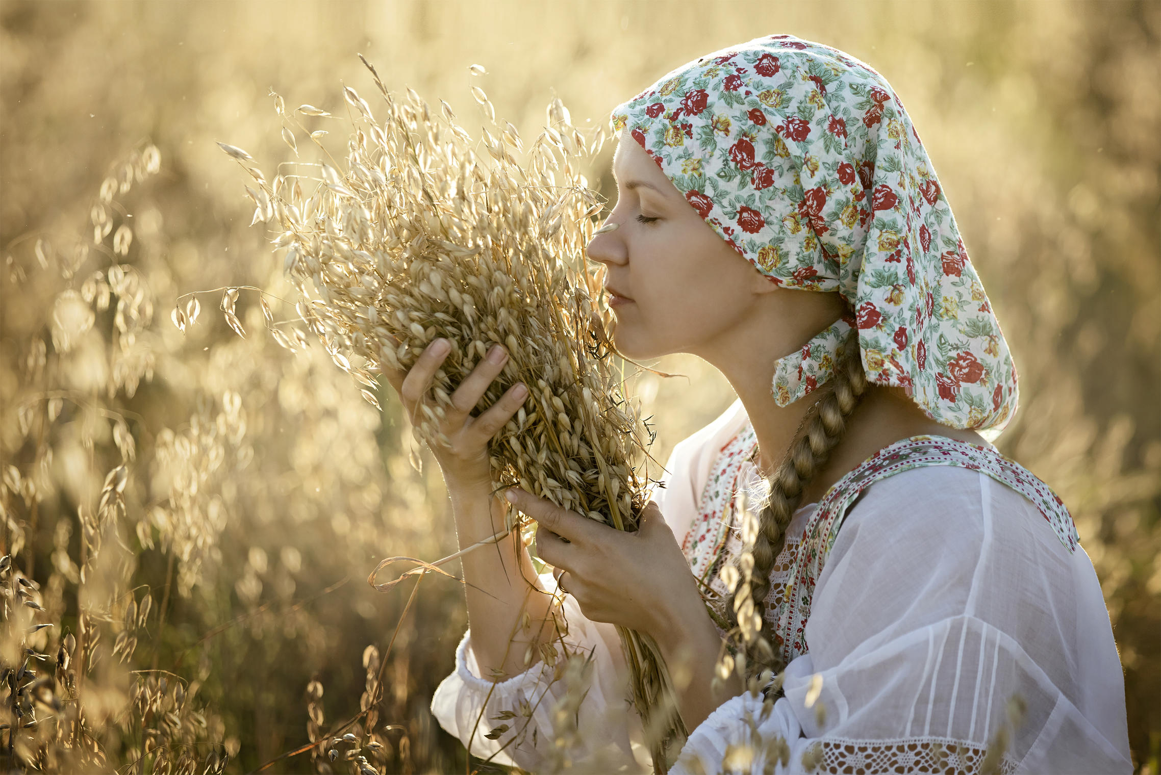 Photo Women in Slavic costumes in Leeds