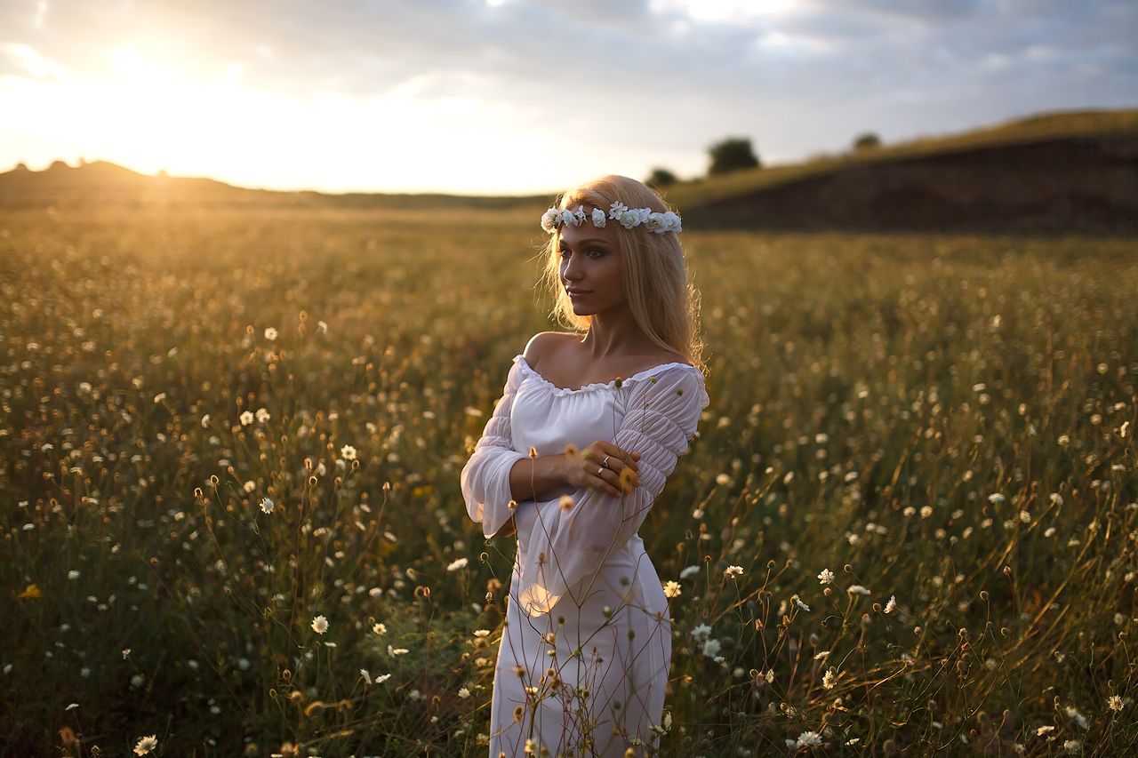 Girls in Slavic costumes in Leeds